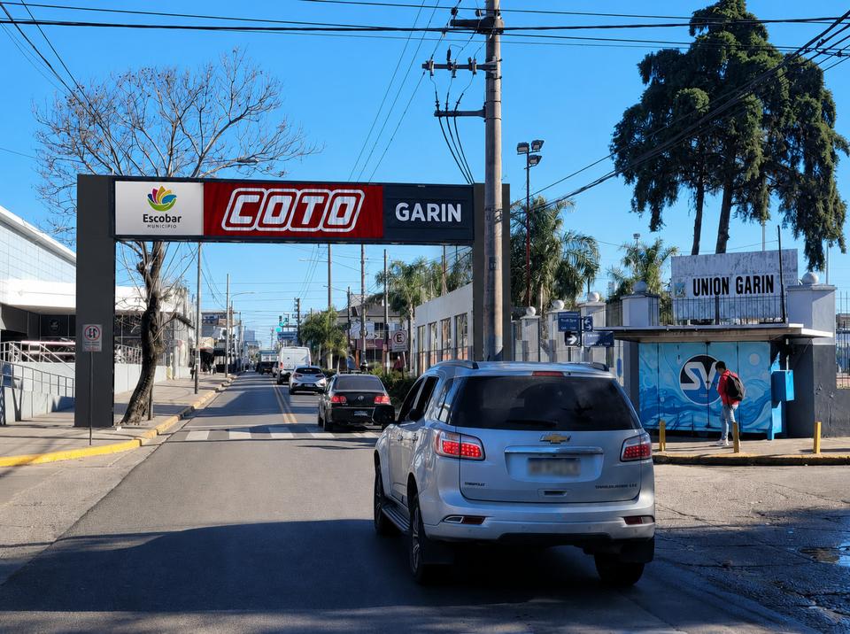 Digital en Escobar - Pórtico LED frente al Coto de Garín