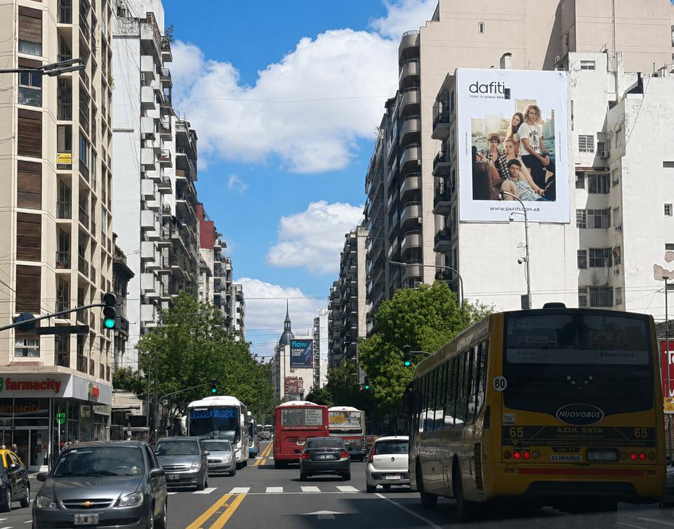 Medianera en Recoleta - Av. Pueyrredón casi esquina Av. Córdoba